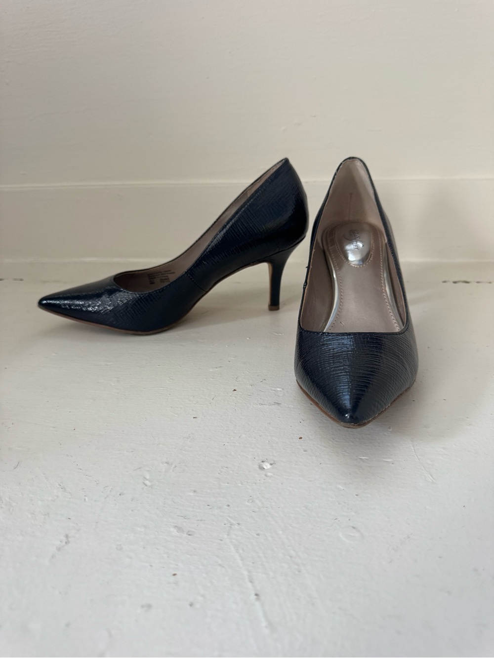 Alfani Navy Lizard-Embossed Pointed Toe Mid Heels —very gently used
